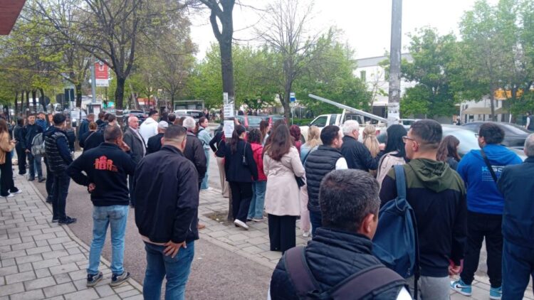 “Bashkia dhe qeveria heshtin”/ Teliti: Tirana është në prag paralize, nga ulja me 40% e transportit urban