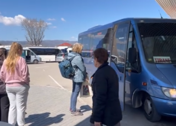 Çmimi i naftës/ Rritet bileta për transportin publik Korçë-Tiranë, qytetarët: E vështirë për t’u përballuar