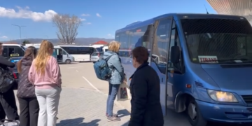Çmimi i naftës/ Rritet bileta për transportin publik Korçë-Tiranë, qytetarët: E vështirë për t’u përballuar