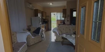 E rëndë në Fier/ Tentoi të vjedhë në një banesë në Fier, hajduti humb jetën gjatë grabitjes