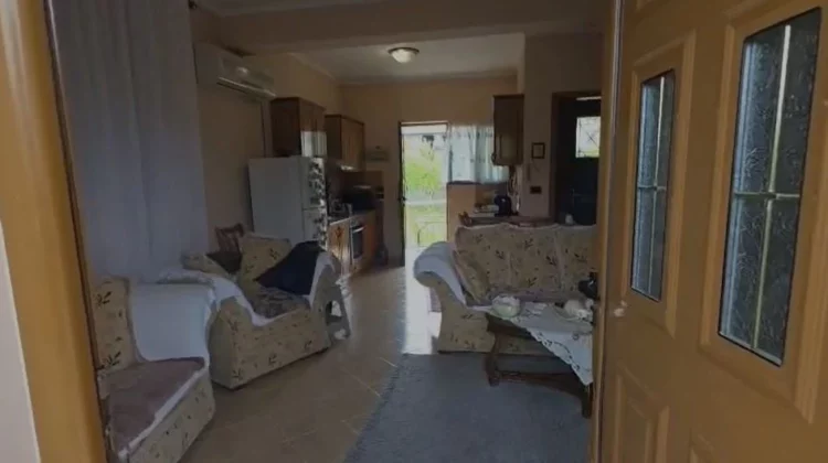 E rëndë në Fier/ Tentoi të vjedhë në një banesë në Fier, hajduti humb jetën gjatë grabitjes