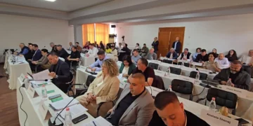 Rama heq plazhet plazhet publike falas, nis nga Vlora: Tarifa 700 lek!