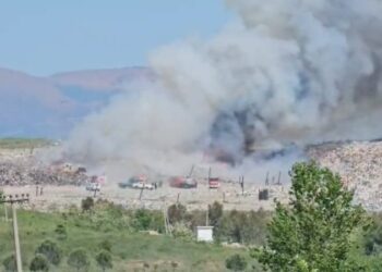 Zjarr masiv në landfillin e Bushatit! Flakët përfshijnë venddepozitimin e mbetjeve