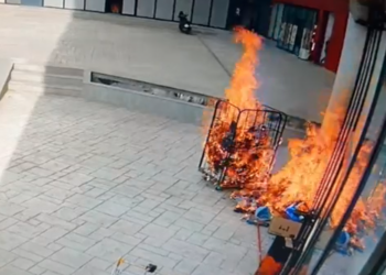 Dalin pamjet, si nisi zjarri që shkrumboi pallatin te kompleksi “Arlis” në Tiranë (Video)