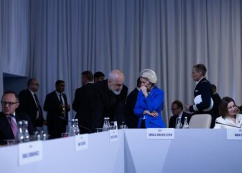 Rama publikon FOTOT/ Takime me Albin Kurtin dhe Ursula von der Leyen në Samitin e 8-të Europian