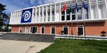 PD mbledh nesër Kuvendin për votimin e Këshillit, por ende s’dihet lista e kandidatëve