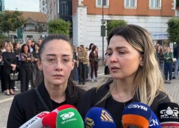 Drejtësi për Xhuana Nikollajn/ I dha fund jetës pas dhunës nga ish-bashkëshorti, qytetarët protestojnë në Lezhë