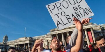 Ambasadori shqiptar në Mbretërinë e Bashkuar: Erdha klandesin në moshën 17 vjeç