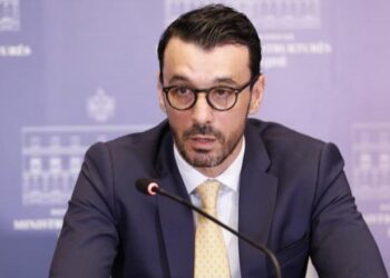 Aeroportin e Vlorës/ Pacolli fitoi gjyqin, ministri Karakaçi i bën presion: Zgjidhni mosmarrëveshjen…