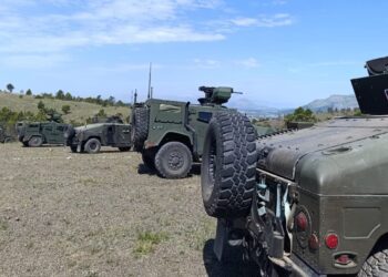 Ushtarët shqiptarë dhe malazezë zhvillojnë stërvitje të përbashkët në Vaun e Dejës