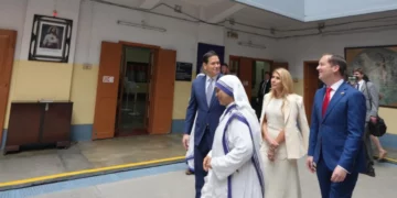 Sekretari Amerikan i Shtetit bën homazhe për Nënë Terezën