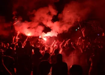 Festime të çmendura pas finales së Champions League, tifozët përplasen me policinë, qindra të arrestuar në Francë