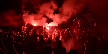 Festime të çmendura pas finales së Champions League, tifozët përplasen me policinë, qindra të arrestuar në Francë