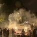 Protesta përshkallëzohet, qytetarët përballen me gaz lotsjellës dhe topa uji