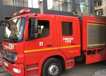 Zjarr në një pallat në kompleksin “Kika 1” te “Komuna e Parisit”, evakuohen banorët