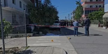 Durrës/ Makina përplaset me policinë në zonën e aksidentit fatal të dy fëmijëve