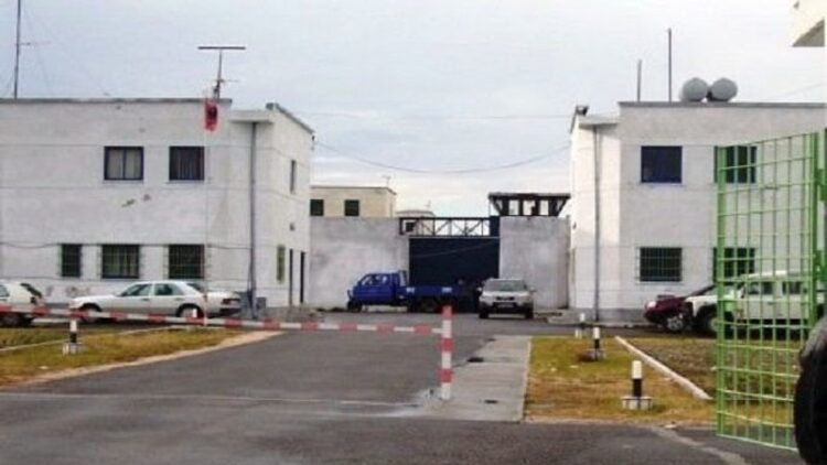 Aksion blic në burgun e Lushnjes, kontrolle në qeli për celularë dhe drogë