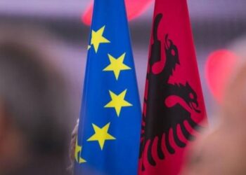 U godit rezidenca e Ambasadorit të Shqipërisë në Ukrainë, reagon delegacioni i BE: Dënojmë me forcë sulmin rus!