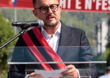 Besion Ajazi i jep 2 MLD lekë Servet Dedjas! Shkelet ligji dhe dyfishohet tenderi i pastrimit të Gramshit