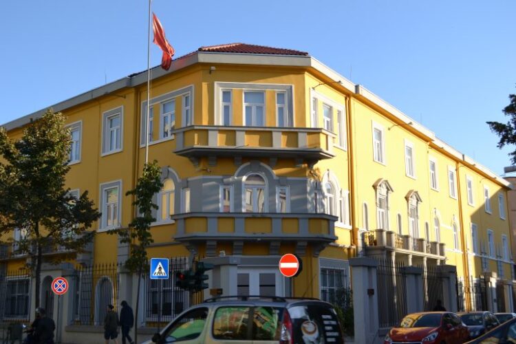 Arsimi parauniversitar/ Ministria publikon datat e mësimit, pushimeve dhe provimeve