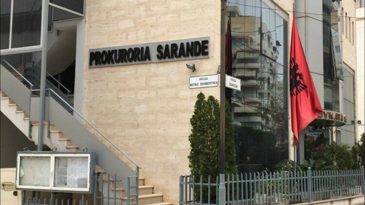 Prokuroria e Sarandës sekuestron hotelin “Oasis” të Alqi Papës, vëllait të Edmond Papës