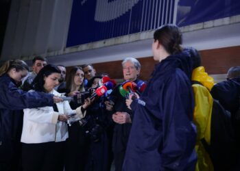 “Ja të vdesim, ja të rrojmë për liri”, Berisha mbyll protestën: Beteja vazhdon