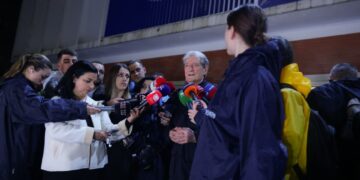 “Ja të vdesim, ja të rrojmë për liri”, Berisha mbyll protestën: Beteja vazhdon