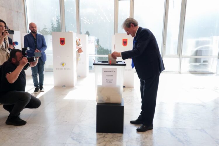 Berisha premtoi ripërtëritjen, fitues në Këshillin Kombëtar dalin ish-drejtorët dhe ish-zv.ministrat e PD