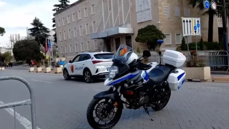 Policia apel qytetarëve para protestës: Shmangni këto akse rrugore
