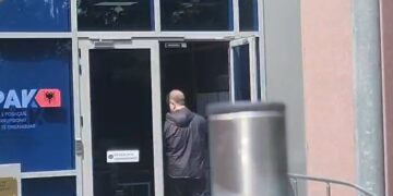 Agron Tare paraqitet në SPAK, vëllai i Igli Tares pyetet nga prokurorët për dosjen “Balluku”