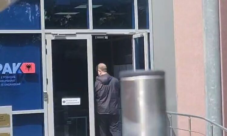 Agron Tare paraqitet në SPAK, vëllai i Igli Tares pyetet nga prokurorët për dosjen “Balluku”