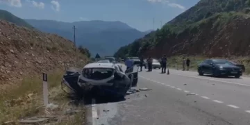 Ngjarje e rëndë rrugore në Qafën e Buallit-Klos, një i vdekur dhe disa të lënduar