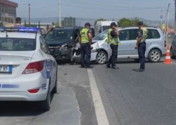 Dy makina përplasen “kokë më kokë” në aksin Elbasan-Cërrik, 3 të plagosur rëndë
