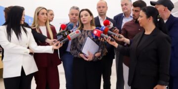 Sa kanë votuar në 6 orët e para të Referendumit për Berishën? Vokshi urdhëron: Të mos lejohet kush nuk ka emrin