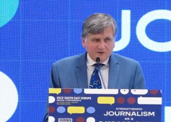 “Zëri i medias duhet të dëgjohet”, Ambasadori i OSBE-së në Tiranë: Gazetaria është institucion ku duhet të jepet llogari!