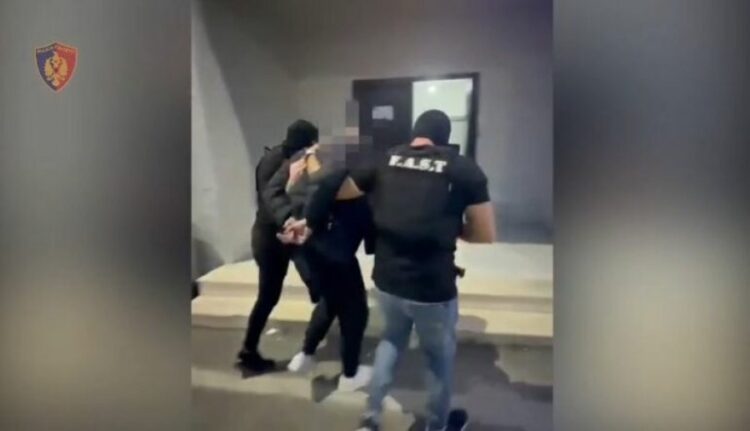 Trafikoi mbi 82 kg kokainë të kapura në portin e Spanjës, arrestohet në Vlorë 30-vjeçari;