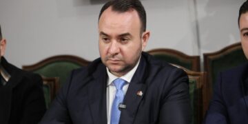 Balliu-kryenegociatores për integrimin: Mos na lexo manifest propagande, por fol për korrupsionin dhe realitetin dramatik të vendit