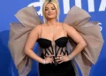 Bebe Rexha, në krah të studentëve në Shkup: Gjuha shqipe, e rrënjosur në identitetin tonë