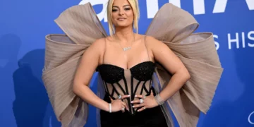 Bebe Rexha, në krah studenteve në Shkup: Gjuha shqipe, e rrënjosur në identitetin tonë