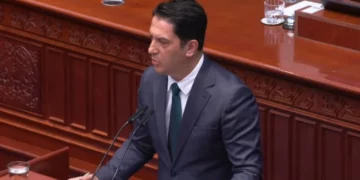 “Provimet e jurisprudencës do të jepen në shqip”/ Tubimi i studentëve në RMV, premton zëvendëskryeministri Sali