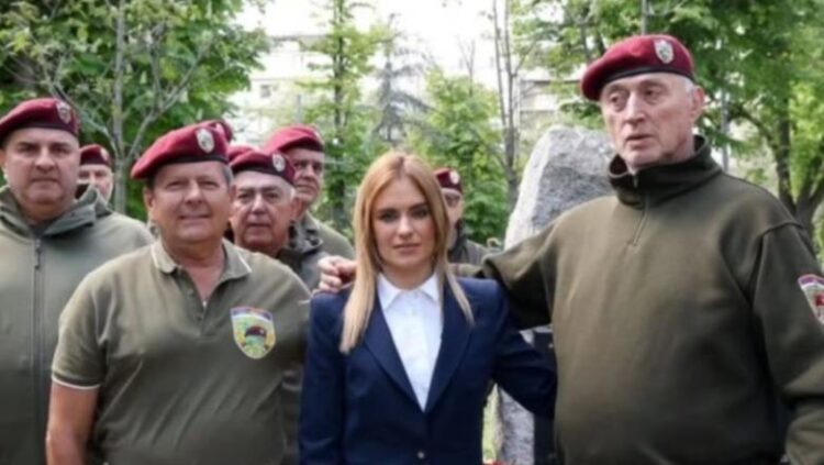 Luftuan edhe në Kosovë dhe u akuzuan për krime lufte, qeveria serbe financon veteranët e Beretave të Kuqe
