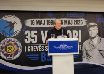 Berisha: Jemi rikthyer përsëri në diktaturë, Edi Rama dekoroi babanë e tij xhelat