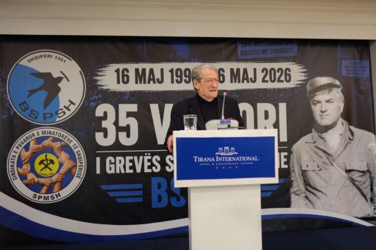 Berisha: Jemi rikthyer përsëri në diktaturë, Edi Rama dekoroi babanë e tij xhelat