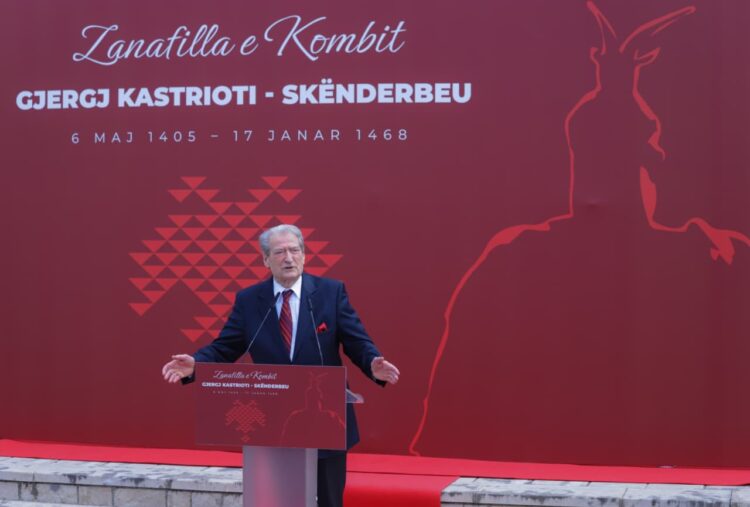 Berisha: Të frymëzohemi nga heroi ynë kombëtar Skënderbeu  për të rrëzuar kryetradhtarin e vendit, Edi Ramën