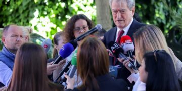 “Bleu apartament në zonë elitare me 390 euro metrin”, Berisha nuk i ndahet Dumanit: Rracë mashtruesish