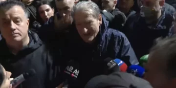 Berisha: Ishim në marshim paqësor, policia na bllokoi rrugën, do marrin përgjigjen e merituar