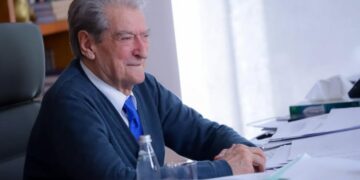 “Rama i lëpihet Gysit”/ Berisha sulmon kryeministrin: Dekoroi babanë e Ergysit për t’i mbyllur gojën  Agasit Junior
