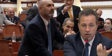 Peleshi “përplaset” me Ulsi Manjën: Nuk jam Niko unë! Do të flasësh kur të të vijë radha