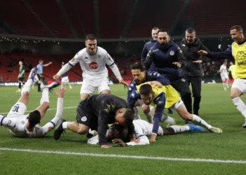 Kupa mbetet blu, Dinamo mposht Egnatian në finale