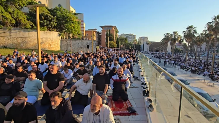 Nga Vlora në Shkodër, Korçë e Durrës! Besimtarët myslimanë festojnë Kurban Bajramin